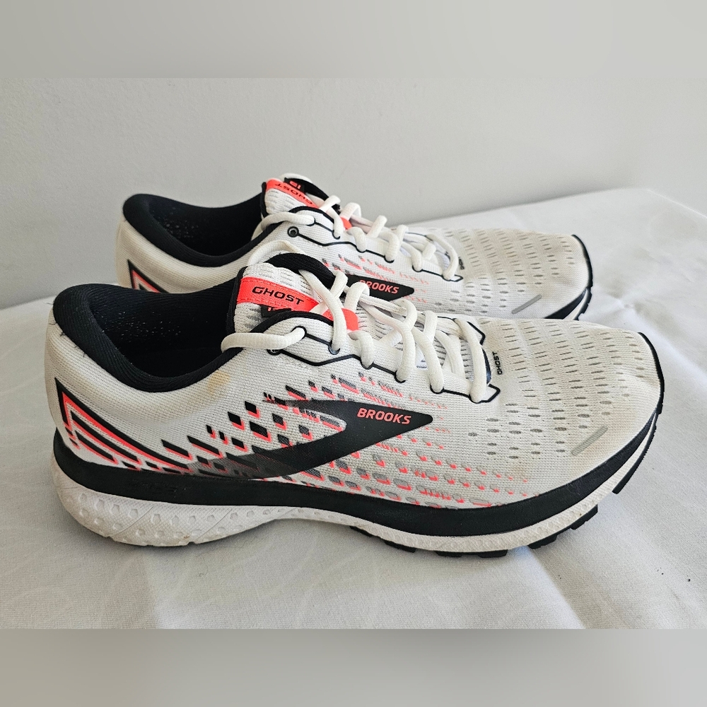 BROOKS Ghost 13 Womens White Athletic Running Shoes, Sneakers - Picture 2 of 10